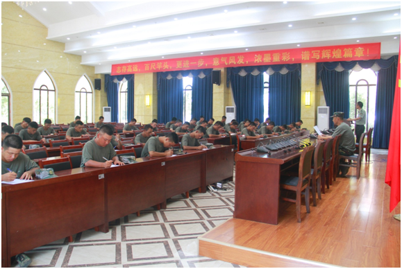 湖南省军区领导来我校视察新生军训工作